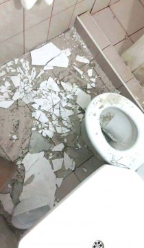 Hotelul GROAZEI din Mamaia! A căzut tavanul într-o baie în care se afla un copil de 8 ani