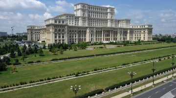 Candidații la Parlamentul României exersează activitatea parlamentară: PRU și-a adjudecat funcția de prim-vicepreședinte