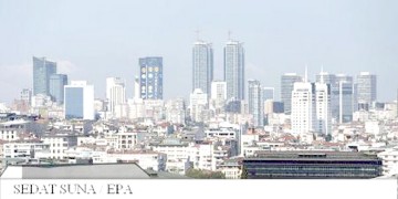 Fitch a redus perspectiva de rating a Turciei de la stabilă la negativă
