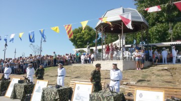 Oamenii s-au călcat în picioare pentru a vedea manifestările de Ziua Marinei! Preşedintele Iohannis a făcut baie de mulţime