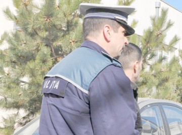 Focuri de armă! Un fost puşcăriaş, recalcitrant după ce a produs un accident