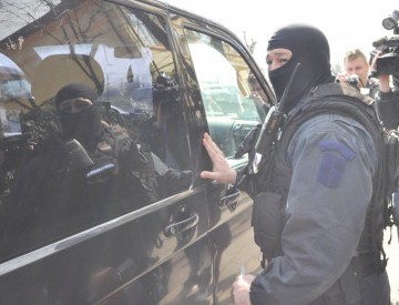 Poliţişti AMENINŢAŢI în timpul intervenţiilor: „Vă vom omorî copiii şi-i vom tăia mărunt, mărunt”
