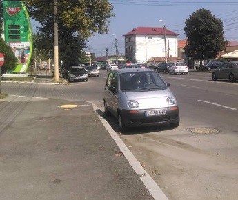 Accident rutier pe strada Dezrobirii! Un pieton a fost lovit