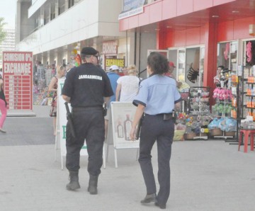 Comercianţii ambulanţi de pe litoral, sancţionaţi de jandarmii constănţeni
