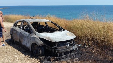 O mașină s-a făcut SCRUM la Eforie în urma unui incendiu de vegetație uscată