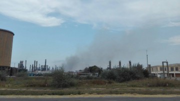 INCENDIU PUTERNIC LA RAFINĂRIA PETROMIDIA. UPDATE: 4 RĂNIŢI ŞI 2 INTOXICAŢI CU FUM!