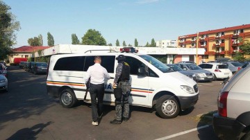 Percheziții la hotelul Riviera din stațiunea Mamaia!