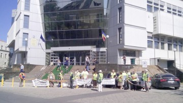Aşa-zisul avocat Dumitru, protest în faţa Curţii de Apel Constanţa