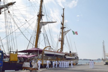 O navă-şcoală din Italia se află în Portul Constanţa. Curioşii pot urca pe ea