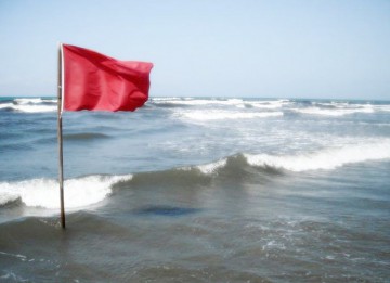Steagul roşu, arborat în sudul litoralului