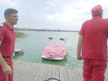 Mai multe persoane s-au răsturnat cu barca în Lacul Siutghiol