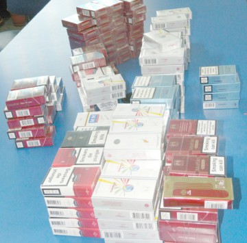 Prinsă în flagrant de către poliţişti, cu ţigări netimbrate