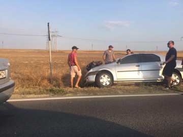 A ieşit cu maşina în decor, după ce a evitat un cârd de oi