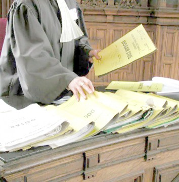 Magistraţii au vrut să-l lase în libertate, dar procurorii au reuşit să-l „agaţe” cu controlul judiciar