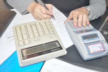 Trimişi în judecată pentru evaziune fiscală