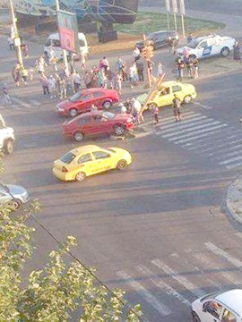 Semafor pus la pământ, în intersecţie