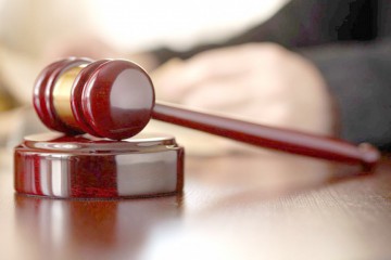 Un individ condamnat pentru omor cere revizuirea dosarului