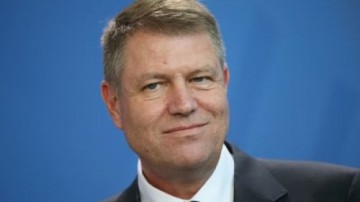 Iohannis participă, la Geneva, la ceremonia de ridicare a drapelului naţional cu ocazia aderării României la CERN