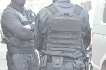 Hoţul de combustibil „călcat” de mascaţi, în arest la domiciliu