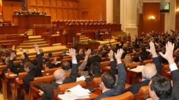 PNL contestă votul pentru mărirea salariilor
