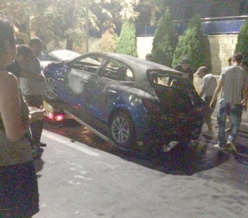 O maşină ABIA CUMPĂRATĂ a luat foc precum o torţă pe bulevardul Mamaia!