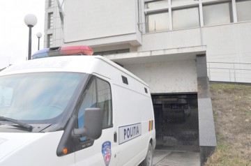 Unul dintre indivizii care au agresat sexual un tânăr, la un pas de libertate