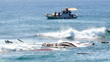 Turişti români aflaţi în dificultate pe mare, sprijiniţi de poliţiştii de frontieră