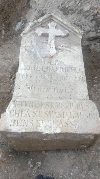 Piatră funerară din Primul Război Mondial, descoperită în centrul Constanţei