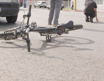 Unul dintre smardoii care au rănit un biciclist are voie să se plimbe prin Hârşova