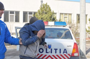 Tentativă de omor! Suspectul, un minor, a fost încătuşat