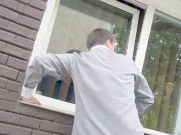 Un tânăr de 16 ani din Mangalia, arestat la domiciliu pentru furt