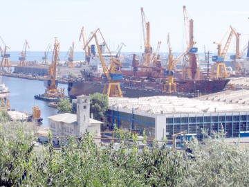 Statul va vinde acţiuni de la Portul Constanţa şi Rompetrol!