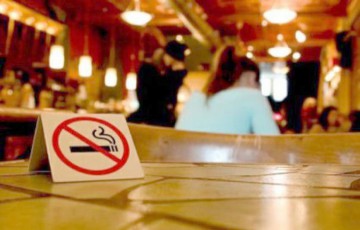 Legea anti-fumat rămâne neschimbată. Ce li se mai pregăteşte fumătorilor