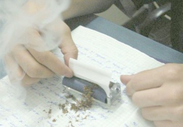 Cât la sută din tinerii care au 16 ani consumă droguri