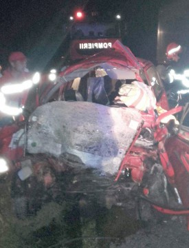 Un Matiz s-a făcut PRAF după coliziunea cu un TIR: şoferul a MURIT