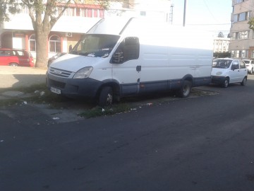 Dubiţa lui Dimoftache zace în continuare în faţa carmangeriei