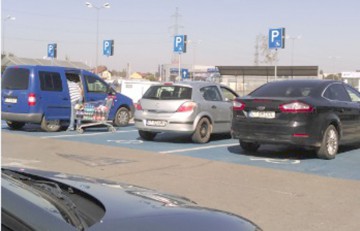 La Auchan Constanţa parchează numai şoferi ''handicapaţi''