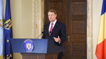Klaus Iohannis: Nu voi desemna premier o persoană urmărită sau condamnată penal. Dragnea: Şeful statului încalcă grav Constituţia