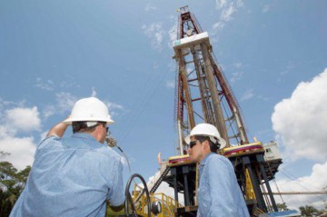 Urmează o nouă prăbuşire a petrolului!