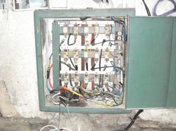 Un tablou electric a luat foc