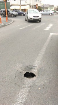 Constanţa 2016: cratere în asfalt după prima ploaie de toamnă „mai zdravănă”!