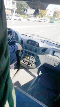 Au răsunat manelele într-un microbuz din Constanţa!