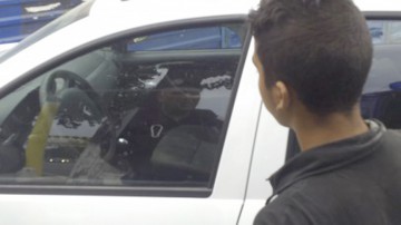 Presupuşi hoţi din locuinţe şi maşini, reţinuţi