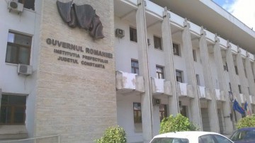 Târg de binefacere, organizat de Prefectură