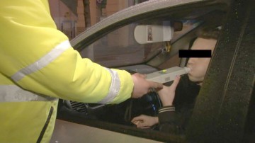 Tânăr din Ciobanu, PRINS de 3 ORI la volanul unei maşini neînmatriculate, fără permis!