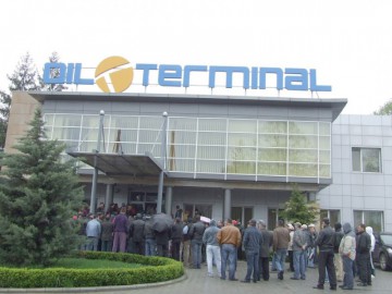 Sindicaliştii Oil Terminal ACUZĂ modul în care s-a desfăşurat Adunarea Generală a societăţii