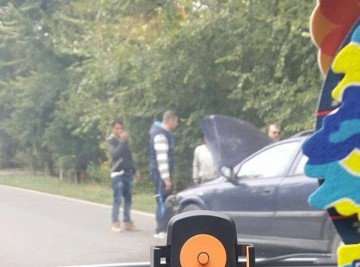 A scăpat ca prin minune după s-a răsturnat cu maşina