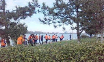 Elevii de la Colegiului Pedagogic au ecologizat malul lacului Tăbăcărie