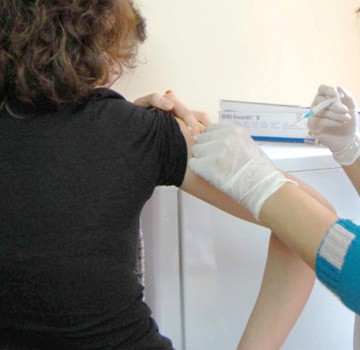 CRIZĂ în sistemul sanitar: Nu există vaccinuri anti-hepatită şi TBC la Spitalul Judeţean