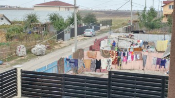 Ţiganii au „afumat” o stradă întreagă în Cumpăna